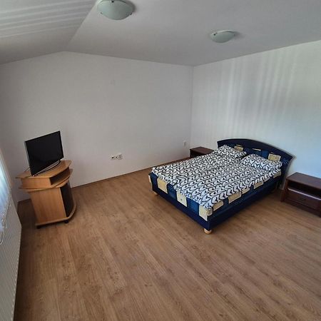 Wolf Apartments Sîngeorgiu de Mureş Esterno foto