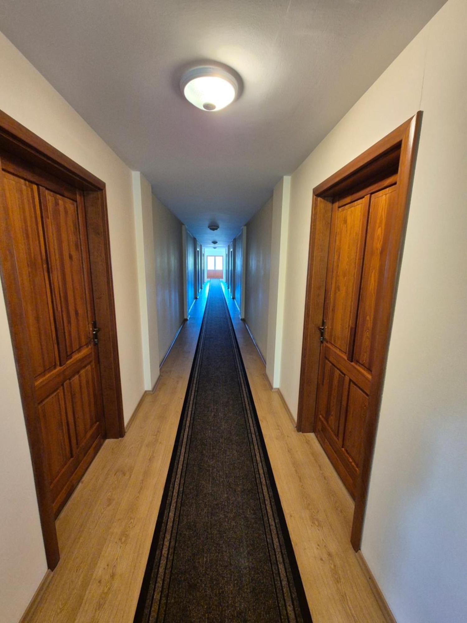 Wolf Apartments Sîngeorgiu de Mureş Esterno foto